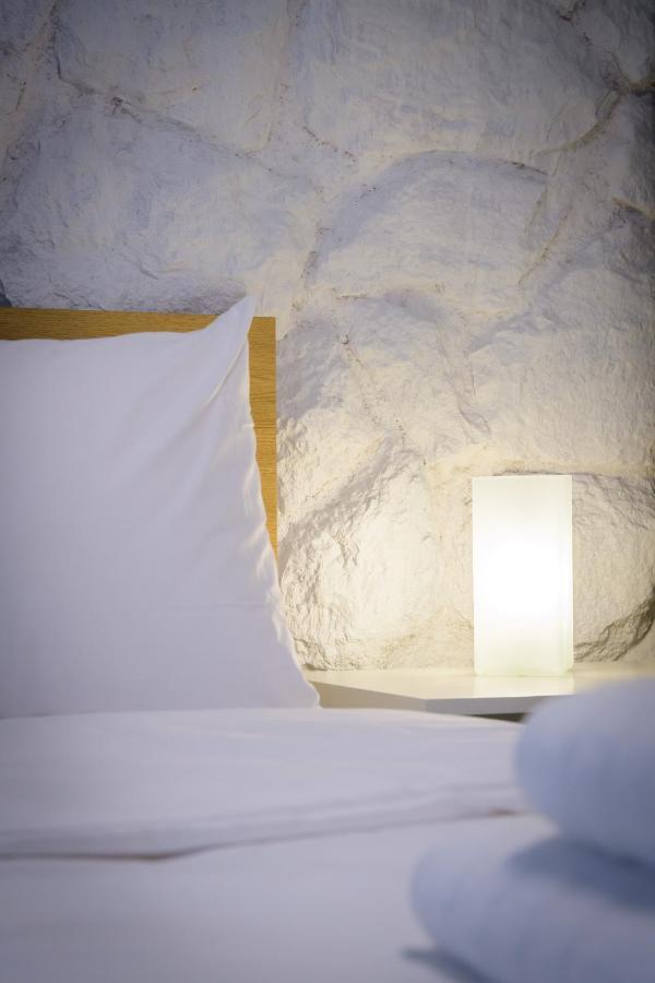 Apartamento Fully Renovated Underground Flat In Pagrati Atenas Exterior foto