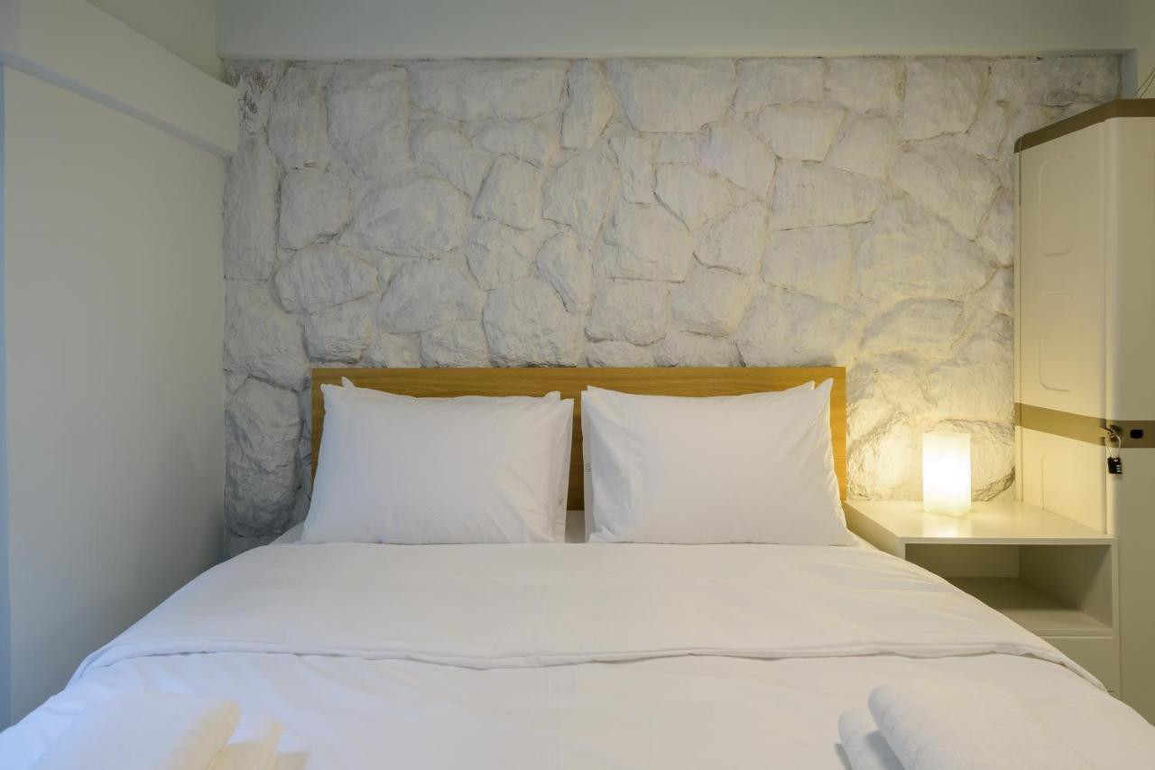 Apartamento Fully Renovated Underground Flat In Pagrati Atenas Exterior foto