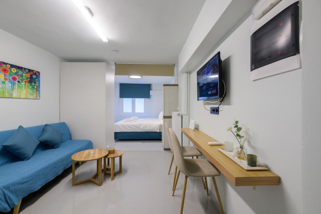 Apartamento Fully Renovated Underground Flat In Pagrati Atenas Exterior foto